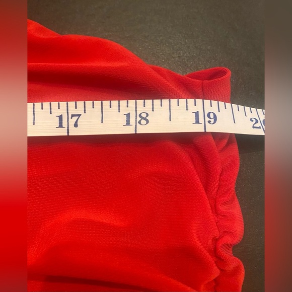 Torrid Woman’s Red Flattering Side Gathered Red Top Size 1 -14/16 - 1X NWOT - Picture 5 of 7